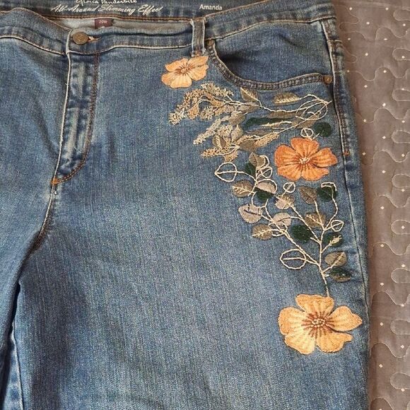 Gloria Vanderbilt Embroidered Classic Blue Denim Jeans size 20W - Picture 3 of 7